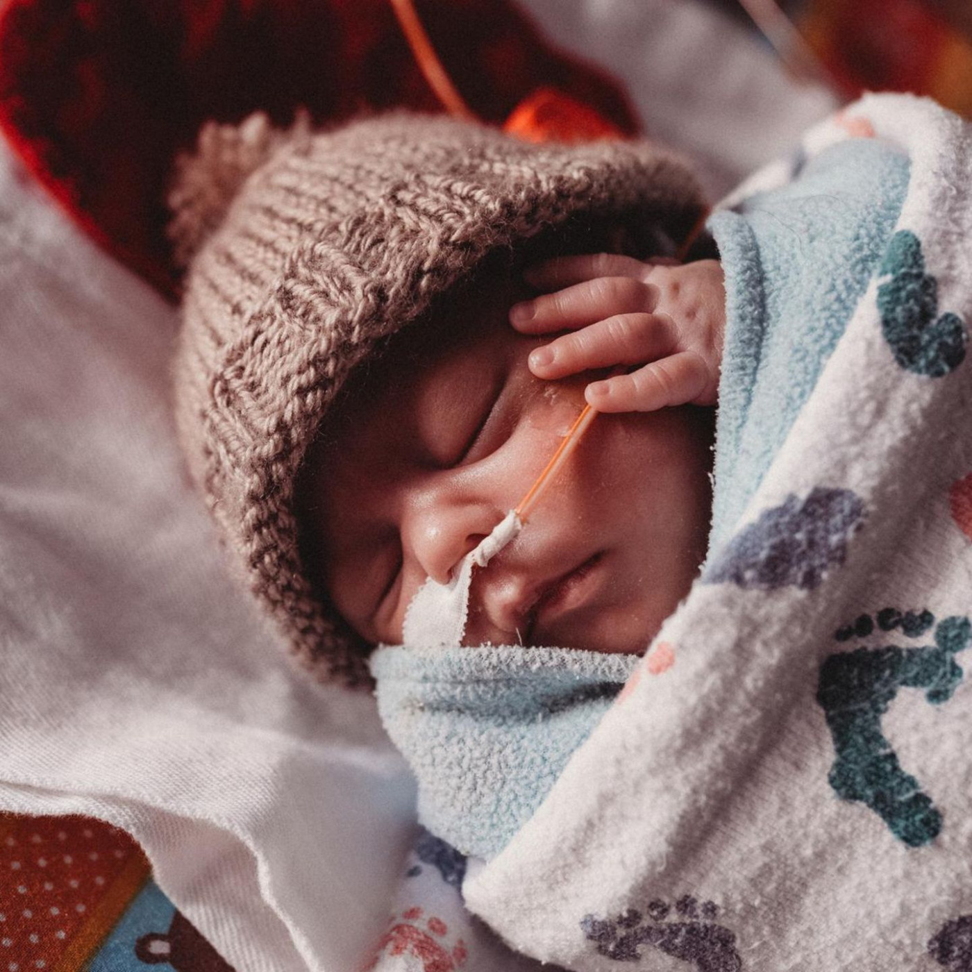 Hilfe für Frühchen: Wenn Mamas Stimme das Hirn streichelt