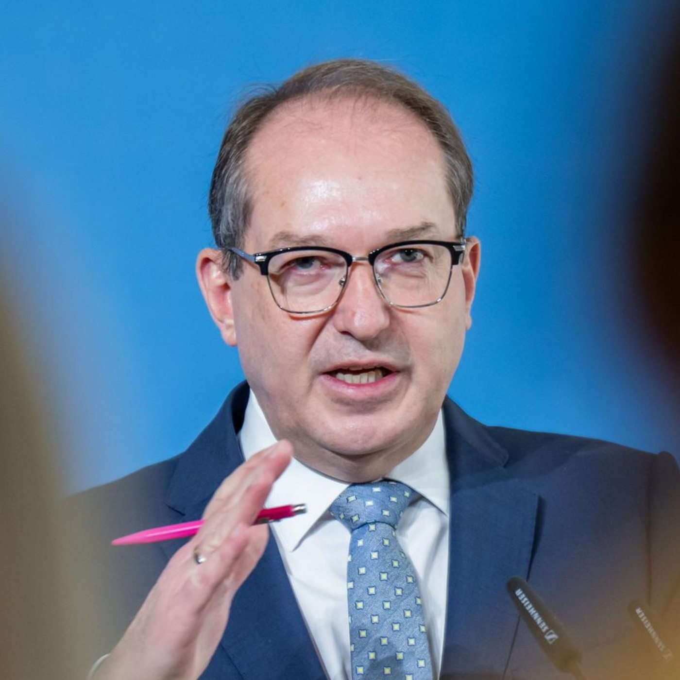 Alexander Dobrindt will Schüler auf Krise und Krieg vorbereiten