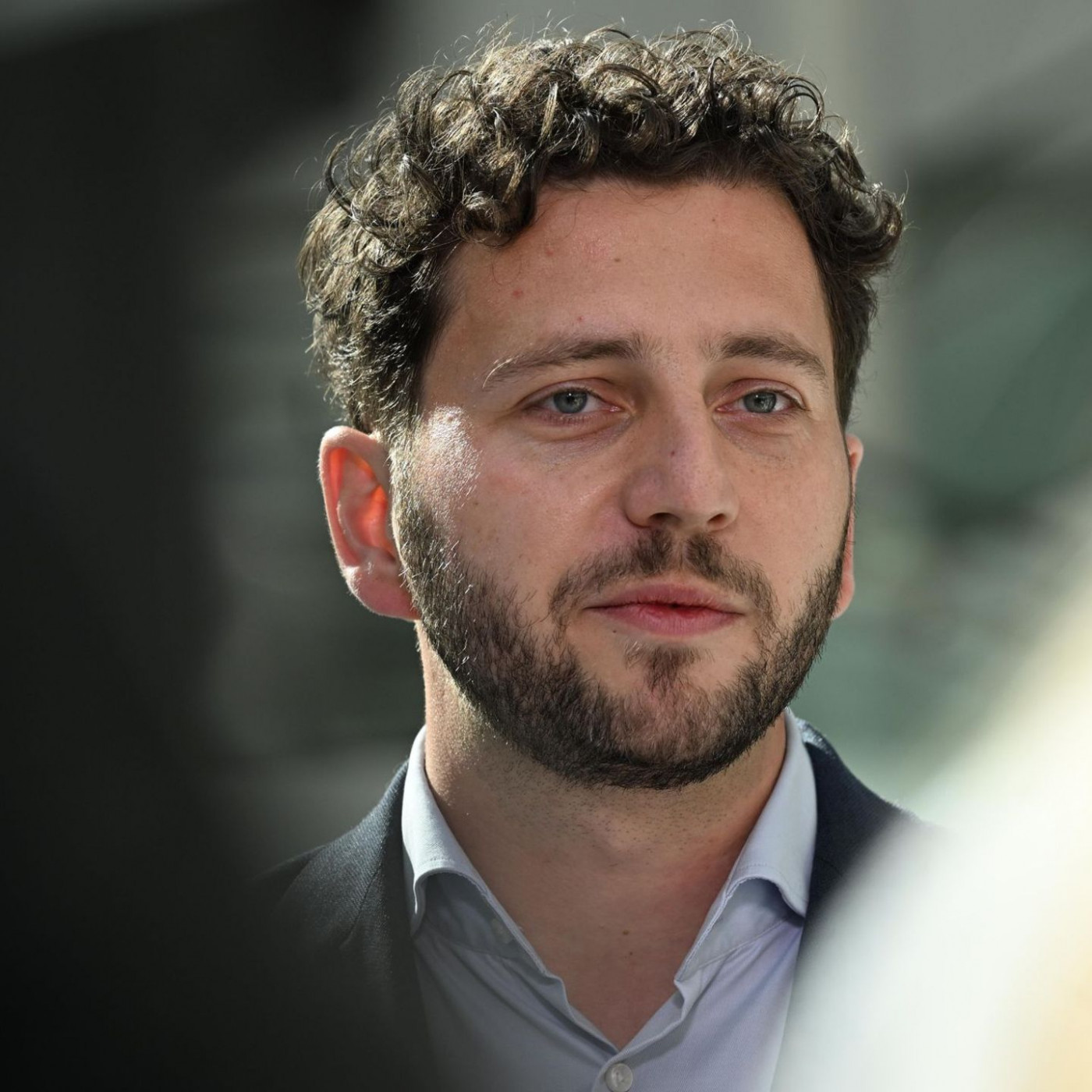 Grünen-Chef Banaszak sieht "Angsträume" – Kritik an Merz