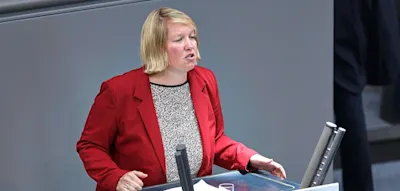 Union attackiert SPD-Abgeordnete für Teilnahme an „Stadtbild“-Demo in erster Reihe