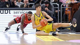 FC Bayern lässt sich von Alba und 18-Jährigem überrumpeln