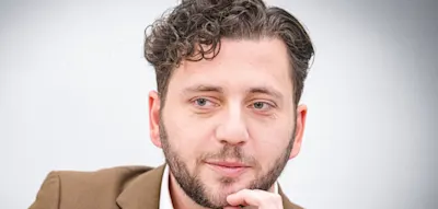 Nach Merz‘ „dahin gerülpster“ Stadtbild-Aussage – Banaszak hält nichts von Sicherheitsgipfel