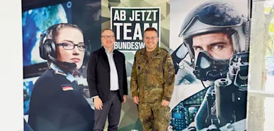 Grüner Minister lässt sich erneut für Bundeswehr mustern