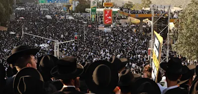 Hunderttausende ultraorthodoxe Juden demonstrieren gegen Wehrpflicht – 15-Jähriger stürzt in den Tod