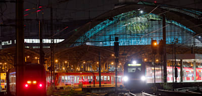 Hooligan-Schlacht im Kölner Hauptbahnhof –  „Sind sofort 340 Schalker aus dem Zug gestürmt“