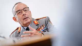 Generalinspekteur Breuer fordert Musterung aller jungen Männer statt Losverfahren