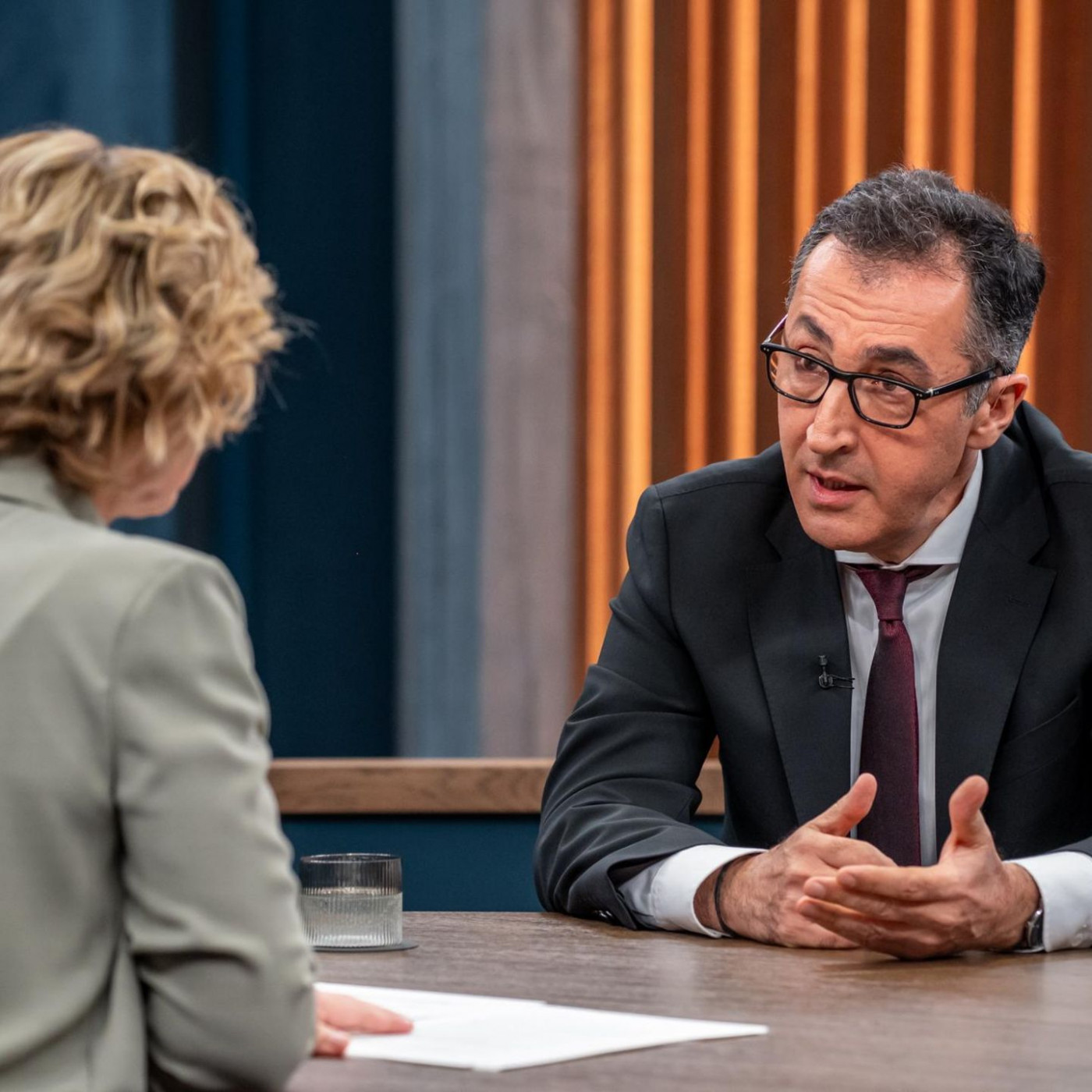 Caren Miosga fragt irritiert: “Sind Sie in der richtigen Partei?"