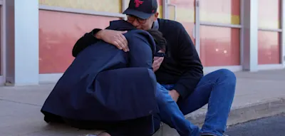 ICE-Agenten stürmen Kita und nehmen Erzieherin fest – „Die Kinder weinten, die Eltern weinten“