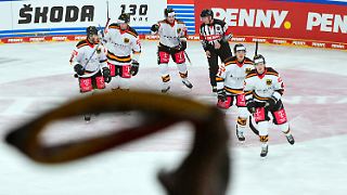 DEB-Team startet siegreich ins vor-olympische Hauen und Stechen