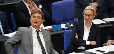 AfD zieht in Umfrage mit Union gleich – Zufriedenheit mit Schwarz-Rot sackt auf Tiefstwert