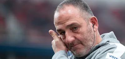 „Rasur ohne Schaum“ – Heidenheims Trainer geht auf seine Spieler los