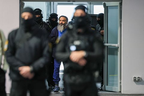 Opfer des Weihnachtsmarkt-Anschlags sitzen Täter gegenüber