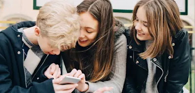 Wie der Kampf für ein Social-Media-Verbot im Bundestag Fahrt aufnimmt