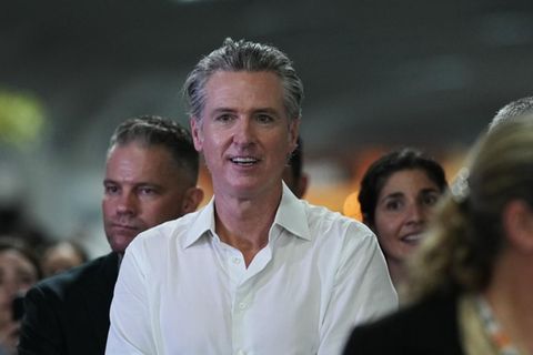 "Vorübergehend, rücksichtslos und chaotisch": Newsom stellt Trump bloß