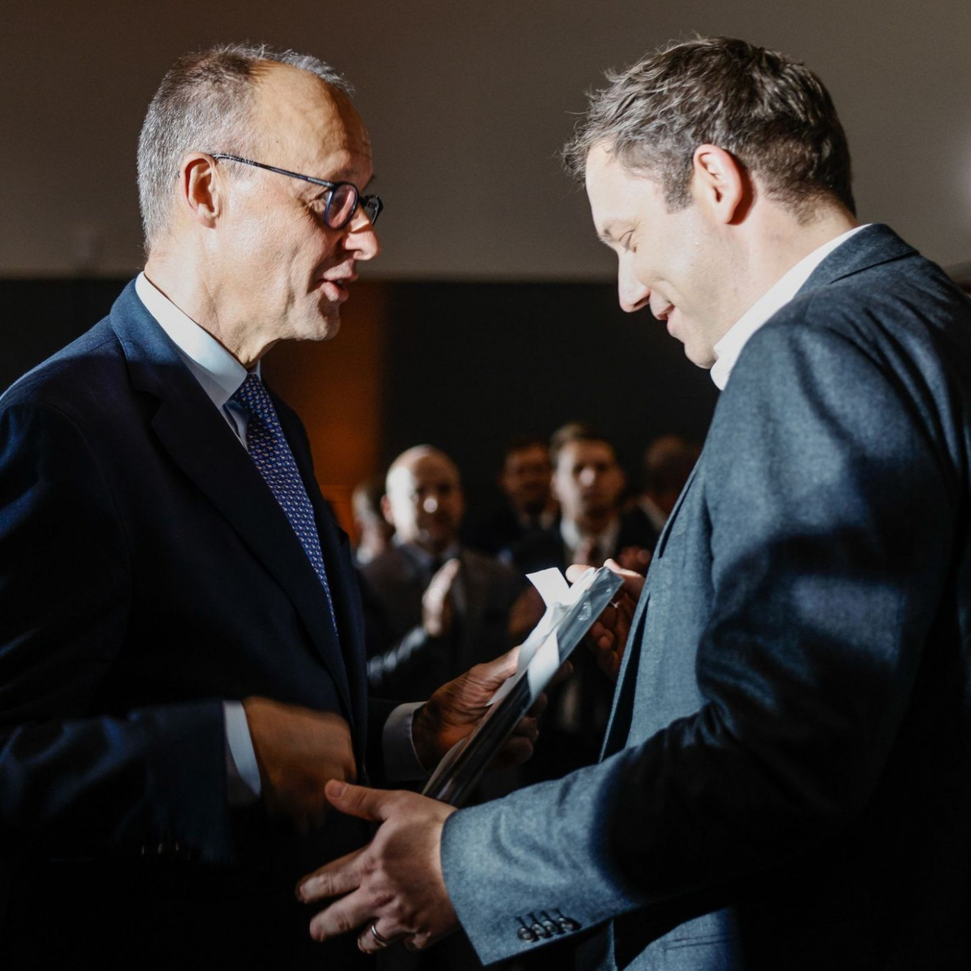 Klingbeil schenkt Merz "Verantwortung für Deutschland"