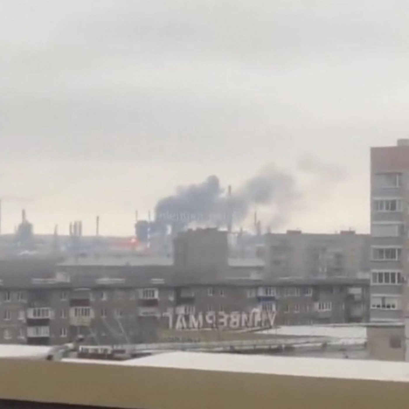 Ukraine greift Ölraffinerie an – 1500 Kilometer von Grenze entfernt