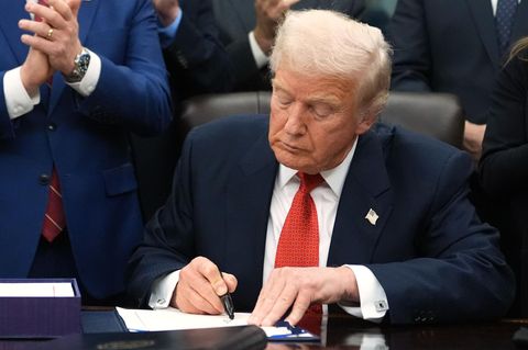 Donald Trump unterschreibt Übergangshaushalt und beendet Shutdown