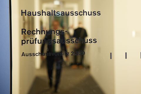 Sitzung zum Haushalt beginnt mit mehrstündiger Verzögerung