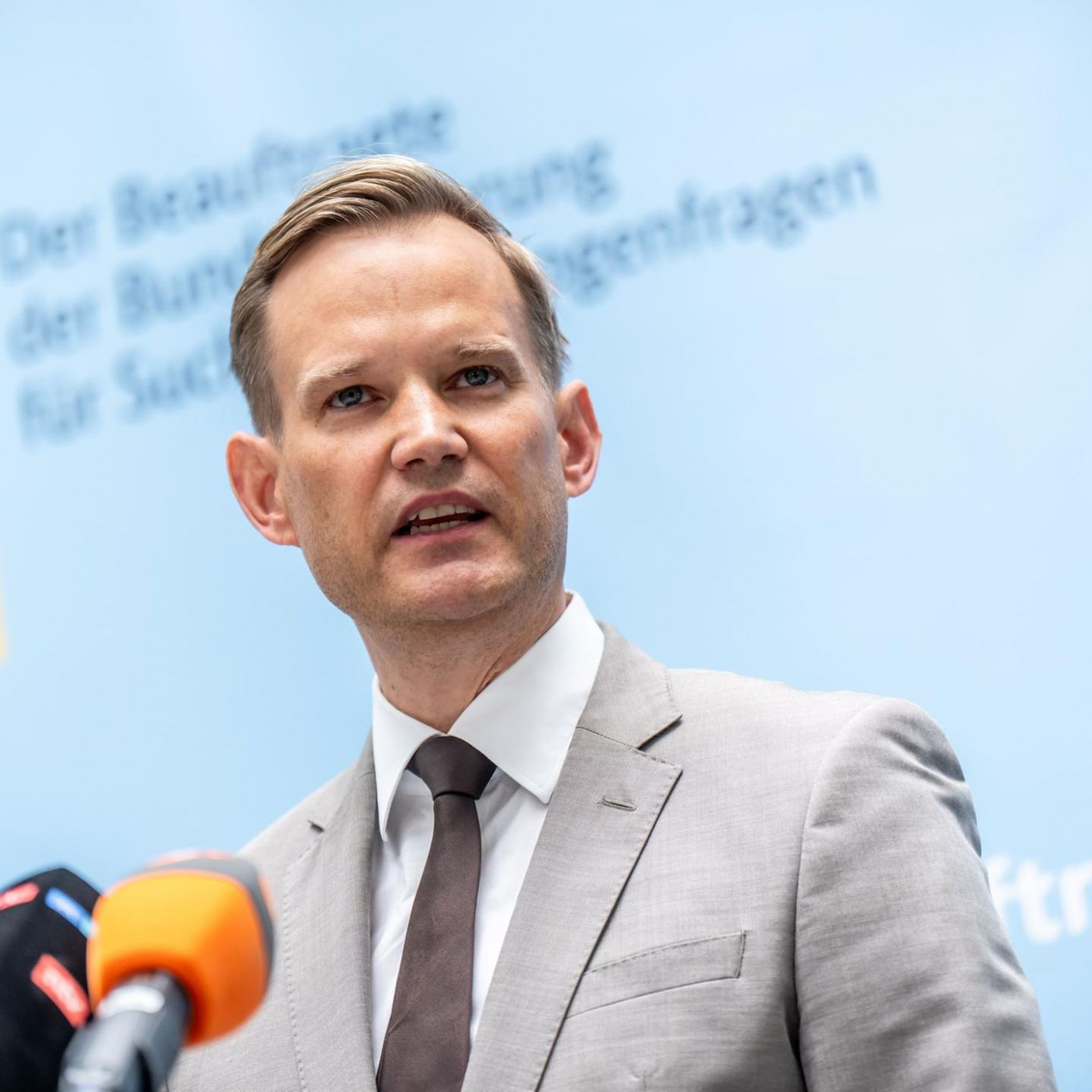 Streeck wirft Frage auf: Sollten sehr alte Menschen teure Medikamente bekommen?