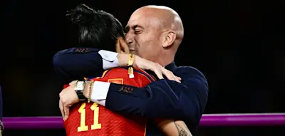 Skandal-Präsident mit Eiern beworfen – offenbar von seinem Onkel