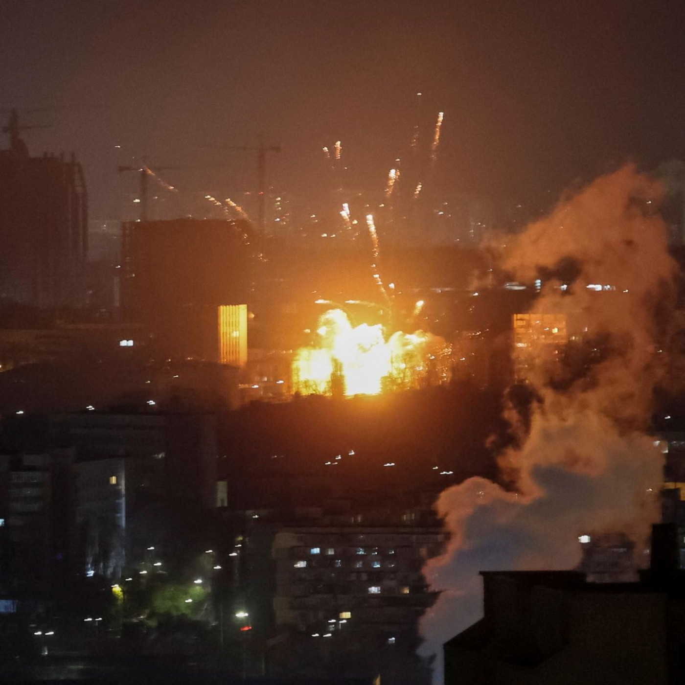 Russische Luftangriffe auf Kiew – ein Toter und mehrere Verletzte gemeldet