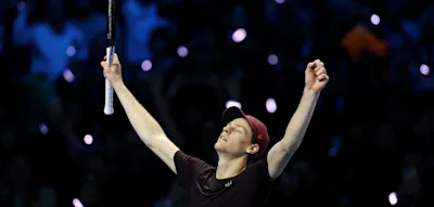 Spiel zehn Minuten unterbrochen – Notfall bei Sinners Triumph im Duell der Dauer-Rivalen