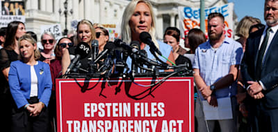 Marjorie Taylor Greene distanziert sich von Trump –  und entschuldigt sich für „toxische Politik“