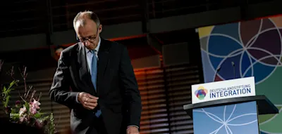 Protest bei Merz-Rede zu Integration – Etliche Gäste verlassen den Saal