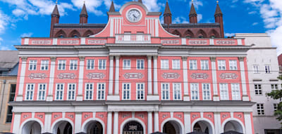 „Organisatorisches Versagen“ – Rostock nimmt für Mitarbeiter-Gehälter Millionenkredit auf