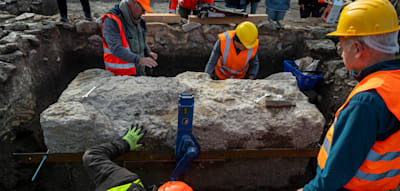 Archäologen entdecken römischen Sarkophag, der 1700 Jahre versiegelt war