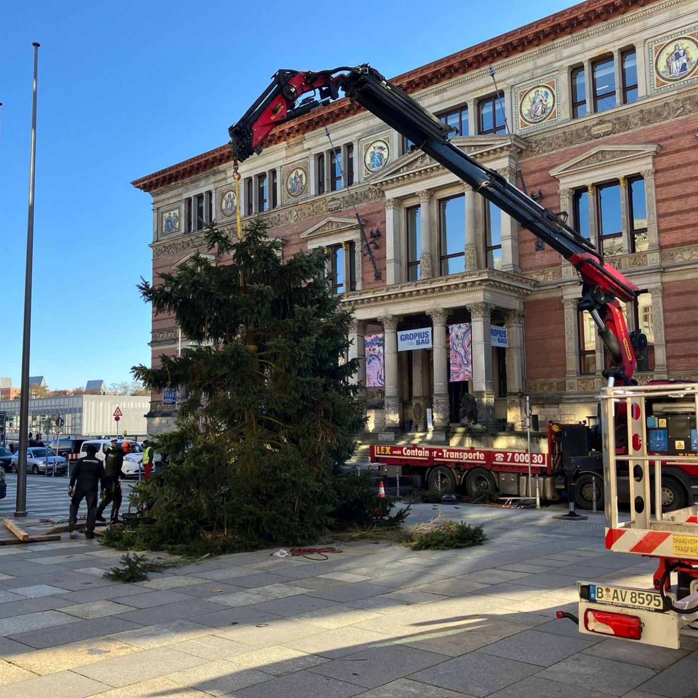 Weihnachtsbaum für Abgeordnetenhaus zerbricht – und nun?
