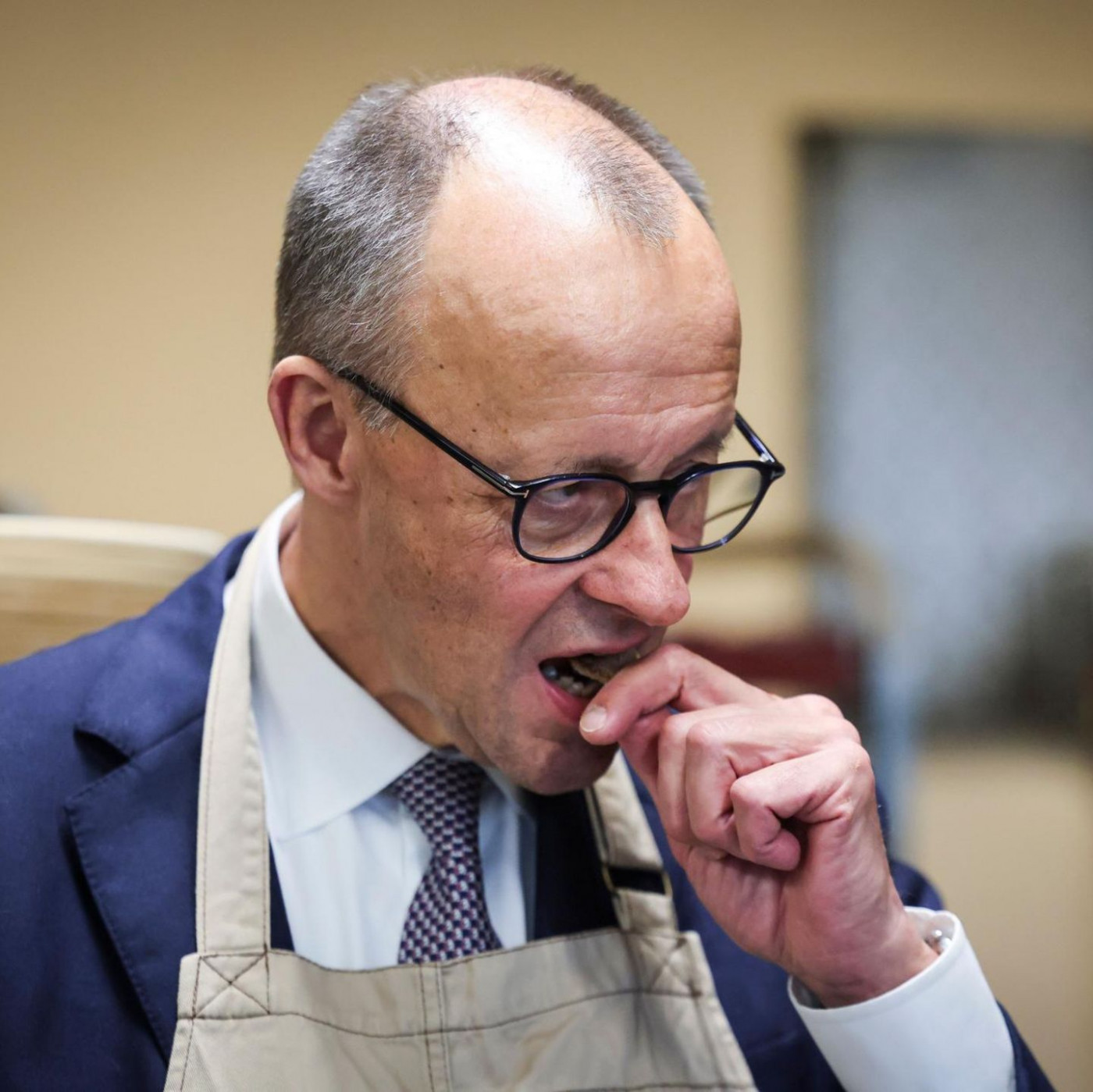 Merz vermisst in Angola deutsches Brot zum Frühstück