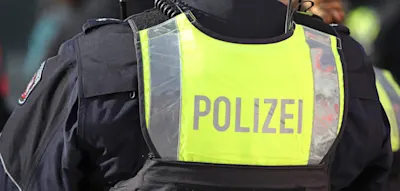 BKA stürmt Wohnungen von vier Personen wegen hunderter Bombendrohungen – darunter zwei Jugendliche