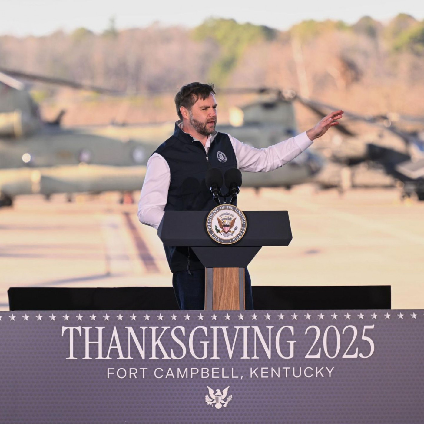 "Tödlichste Waffe der Welt" – US-Vizepräsident JD Vance heizt Soldaten ein