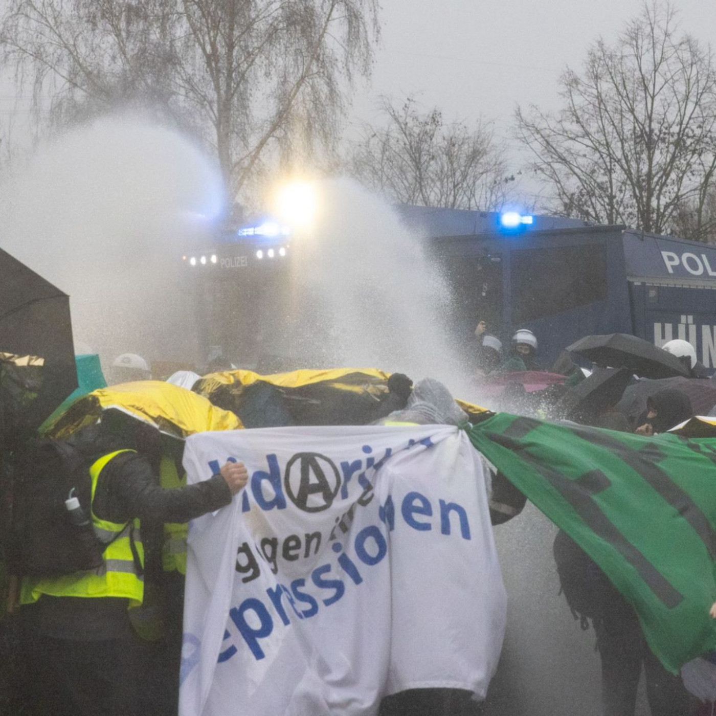 Blockaden und Demos: Massenprotest gegen AfD-Jugend beginnt