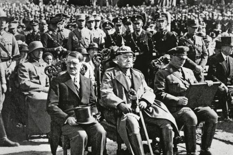 "Eine Gleichsetzung der AfD mit der NSDAP ist falsch"