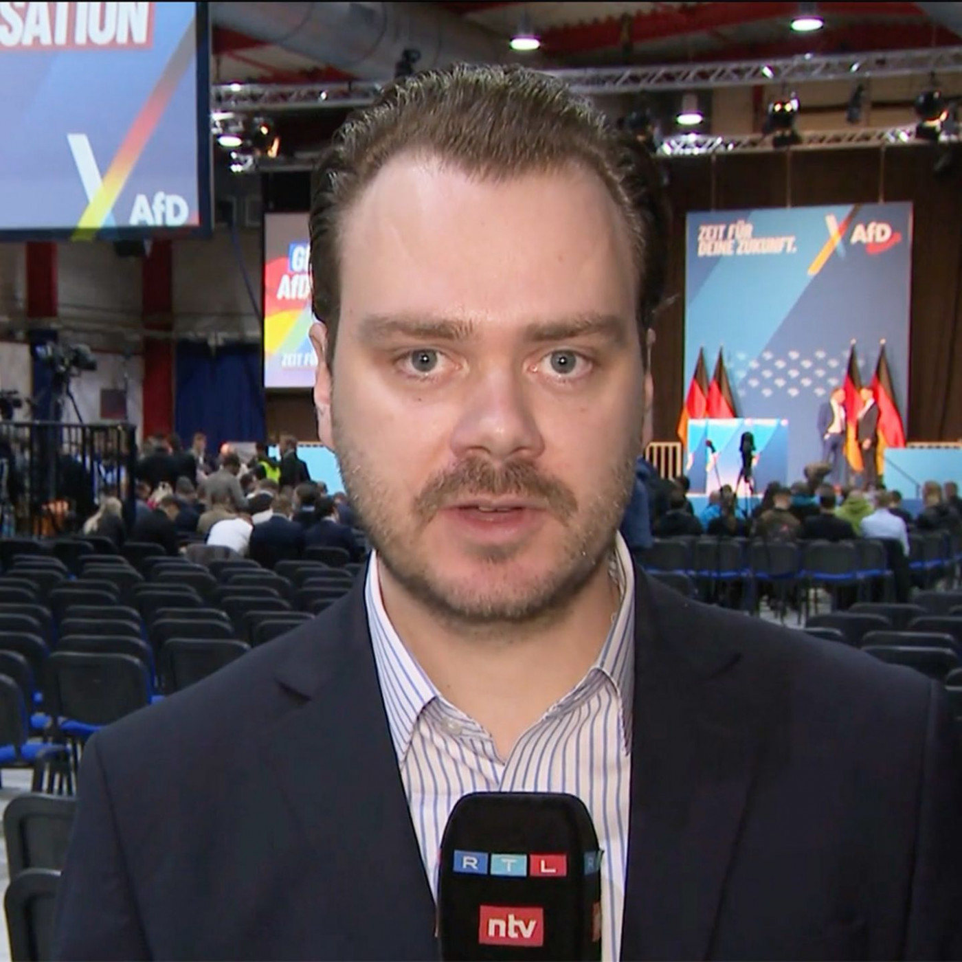 Reporter aus Gießen: AfD will "Kaderschmiede aufbauen"