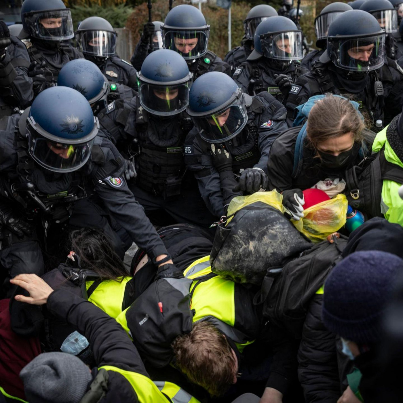 Bündnis wirft Polizei Gewalt bei Demos gegen AfD-Jugend vor