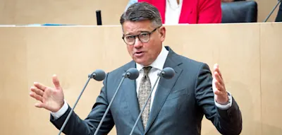 &bdquo;Der gute Staat ist kein Besserwisser&ldquo; &ndash; Ministerpr&auml;sident will keine Beamten mehr einstellen