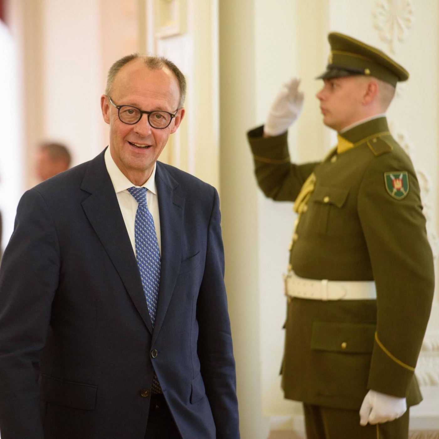 Vilnius adelt Friedrich-Merz-Zitat am historischen Rathaus