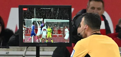 &bdquo;Hoher Zeitaufwand&ldquo; &ndash; Kritiker warnen vor Ausweitung der VAR-Befugnisse