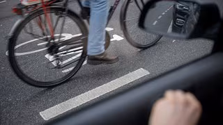 Bundesregierung will T&uuml;rwarnsysteme f&uuml;r Autos zur Pflicht machen