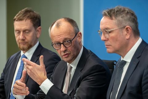 Bund und L&auml;nder vertagen Finanzen - Paket f&uuml;r modernen Staat