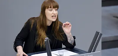 &bdquo;Die Linke hat die Revolution ausgerufen&ldquo; und endet als Merz&lsquo; Mehrheitsbeschaffer, h&ouml;hnen die Gr&uuml;nen