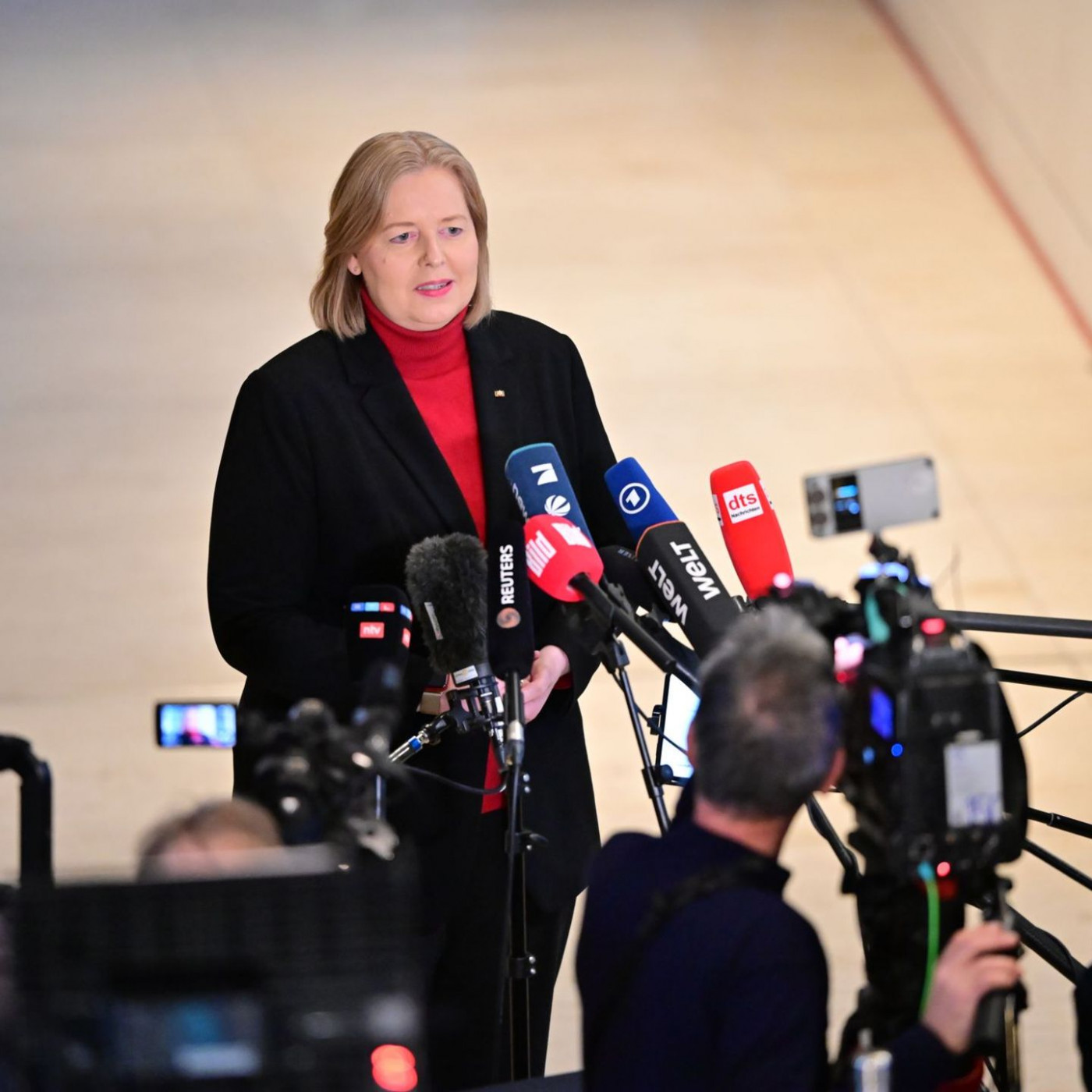 Bas &uuml;ber Rente: "Wir brauchen ein ganz neues System"