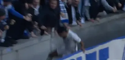 Magdeburg-Profi st&uuml;rzt bei Tor-Jubel in die Tiefe