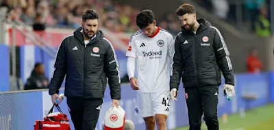 Weil er den Gegner behandelte &ndash; Frankfurt wirft seinen Teamarzt raus