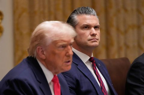 Wie Pete Hegseth und Donald Trump von ihren eigenen Worten eingeholt werden