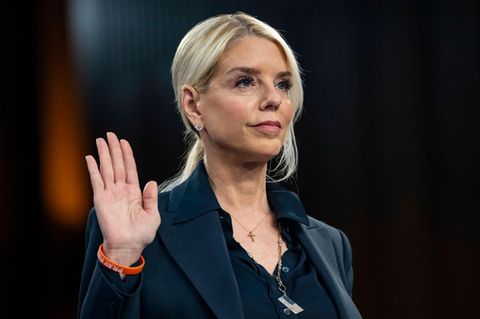 Sie entscheidet &uuml;ber die Epstein-Akten: Wer ist Pam Bondi?