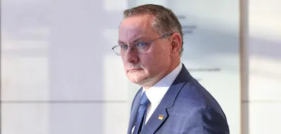 &bdquo;Landkreis des Friedens&ldquo; &ndash;&nbsp;AfD-Chef Chrupalla stimmt f&uuml;r Verbot von Bundeswehr-Werbung